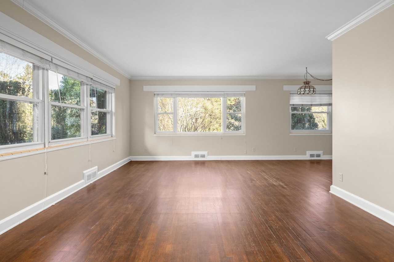 175B Lakeshore Dr - Photo 2 of 17