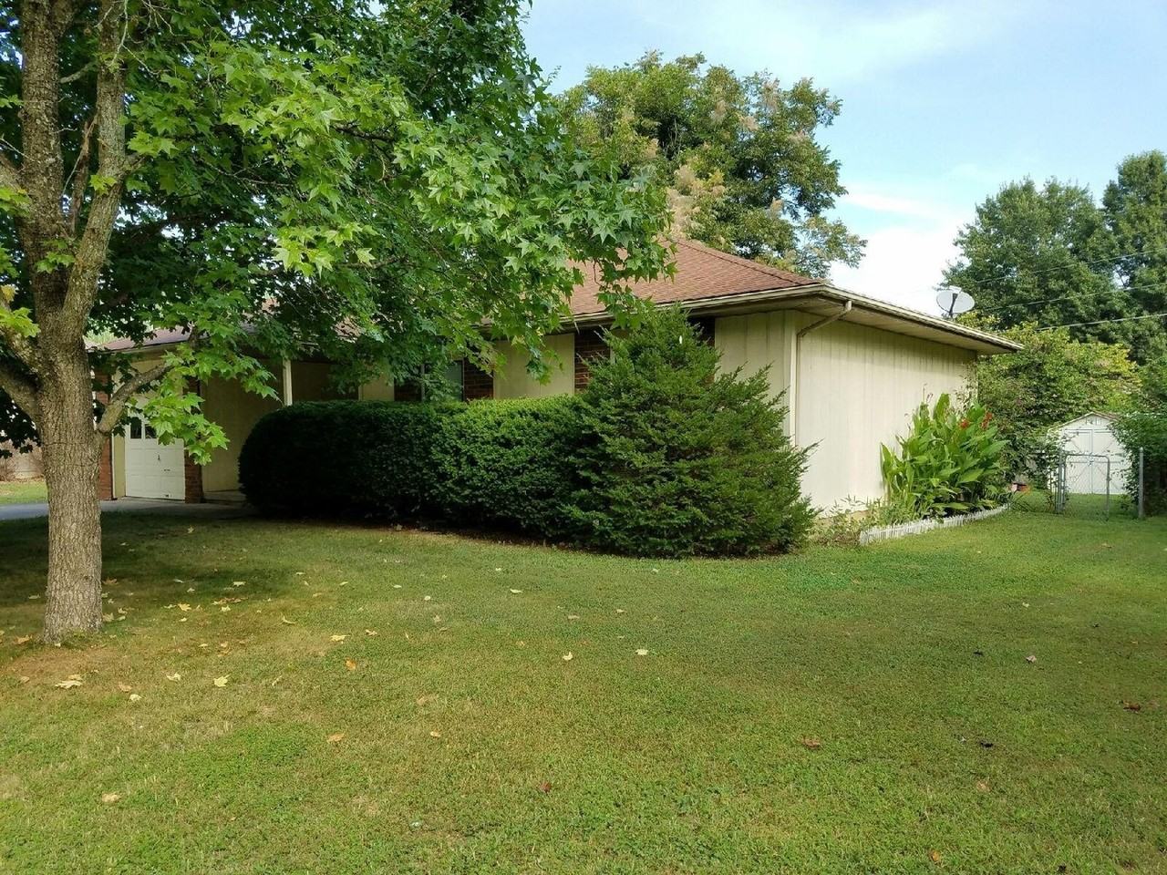 811 E Scott Wayne Dr - Photo 2 of 4