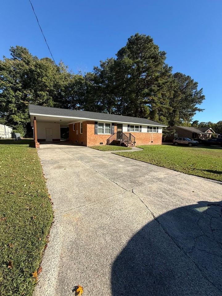 2711 Webb St - Photo 2 of 31