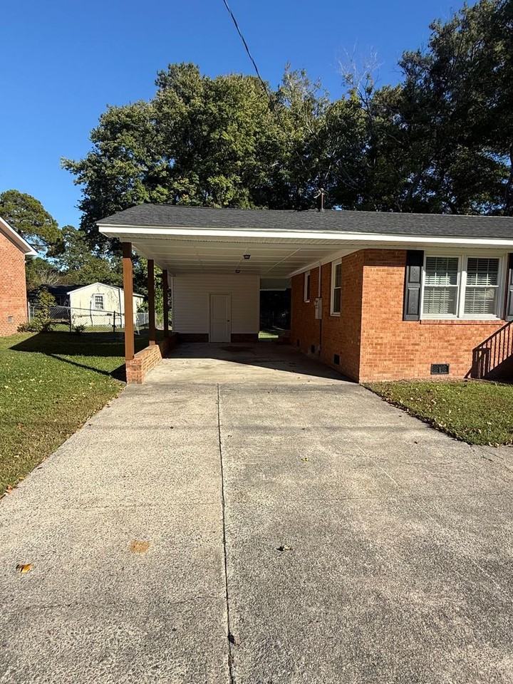 2711 Webb St - Photo 3 of 31