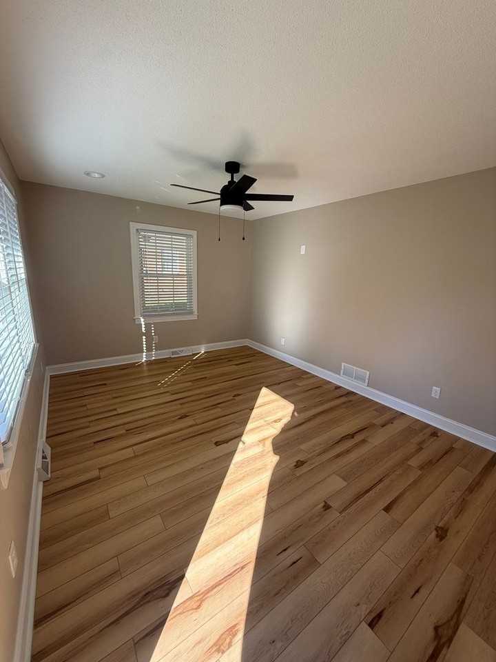 2711 Webb St - Photo 4 of 31