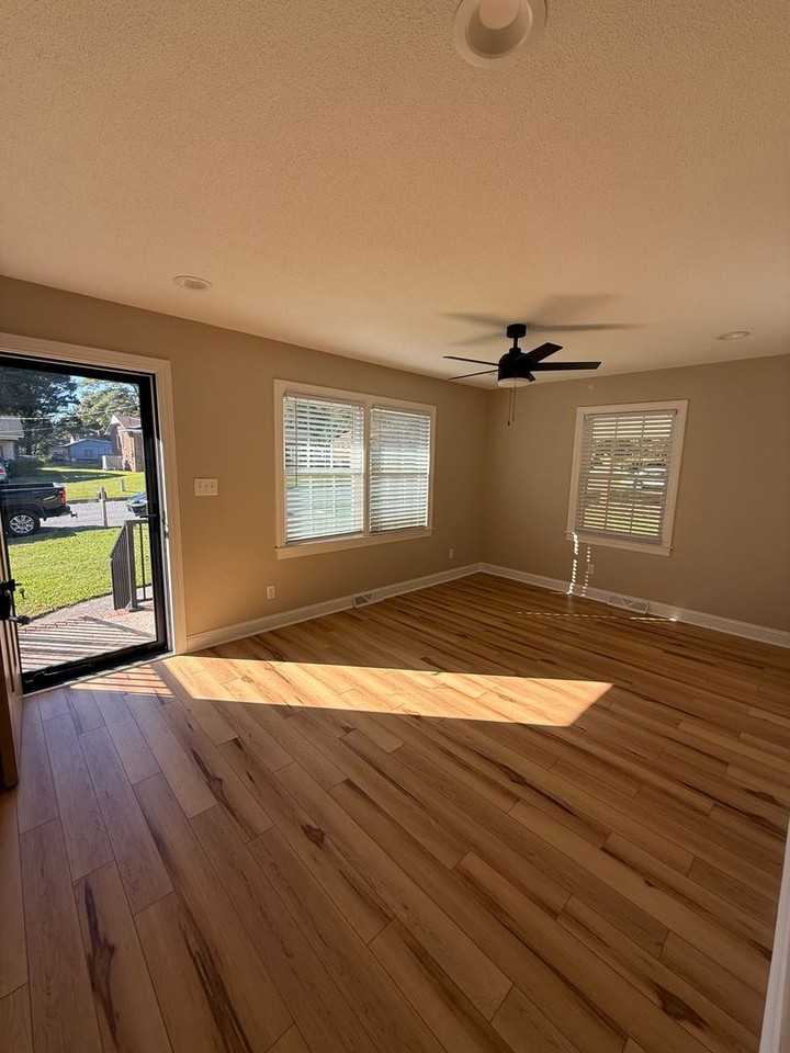 2711 Webb St - Photo 7 of 31