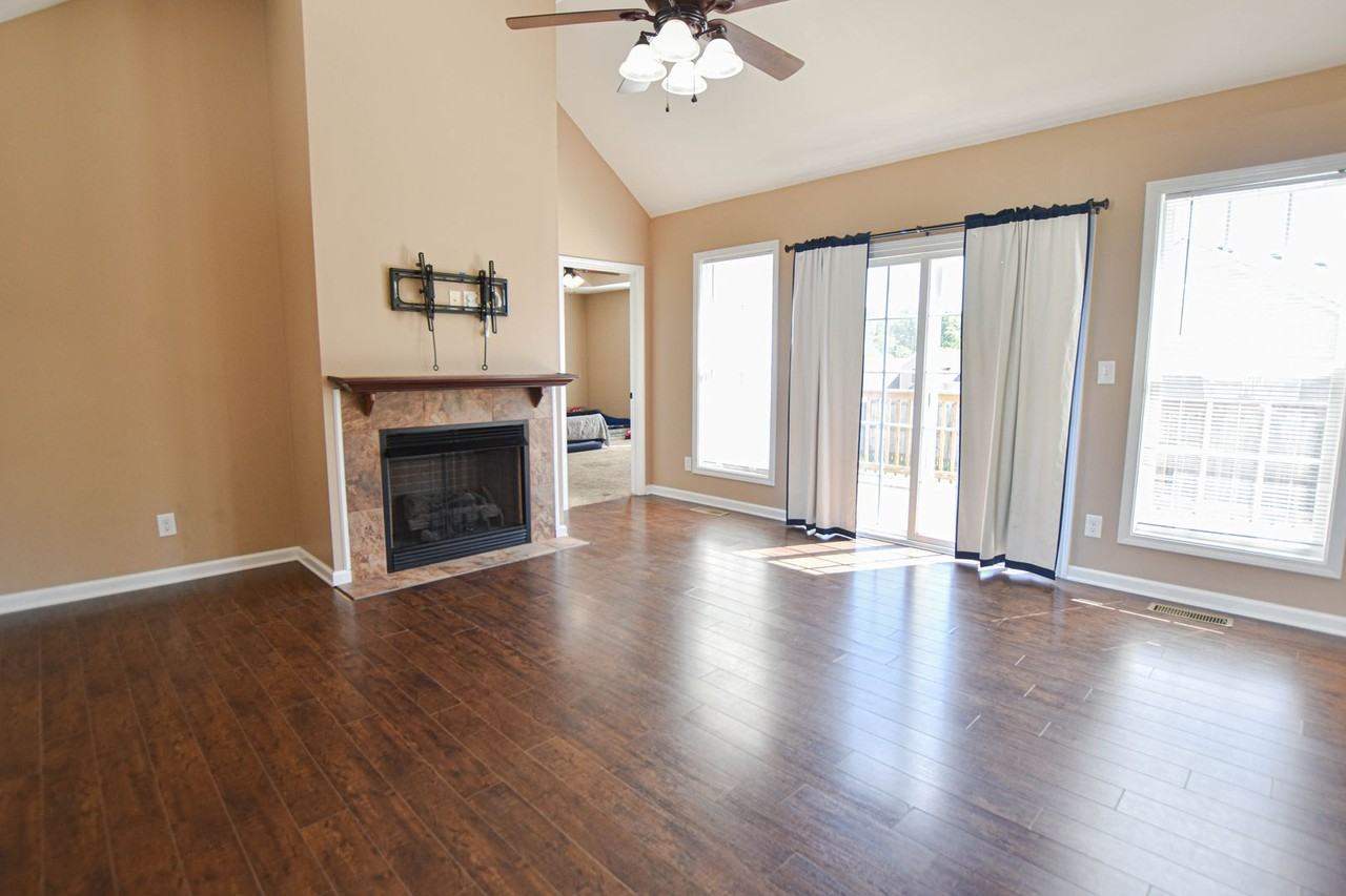 1029 Freedom Dr - Photo 3 of 16