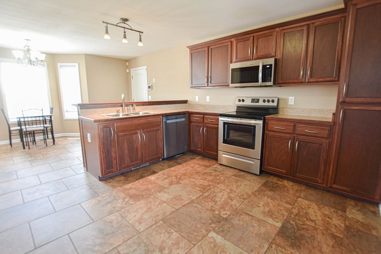 1029 Freedom Dr - Photo 6 of 16