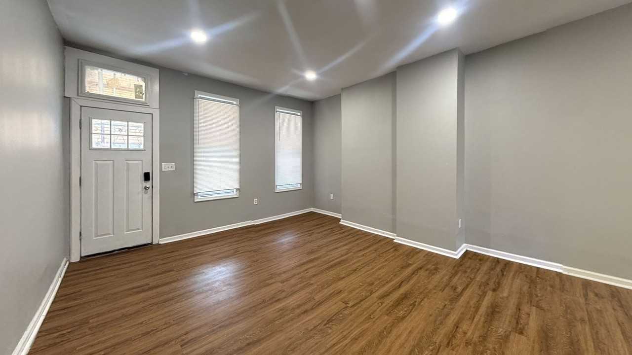 2233 N Cleveland St - Photo 4 of 18