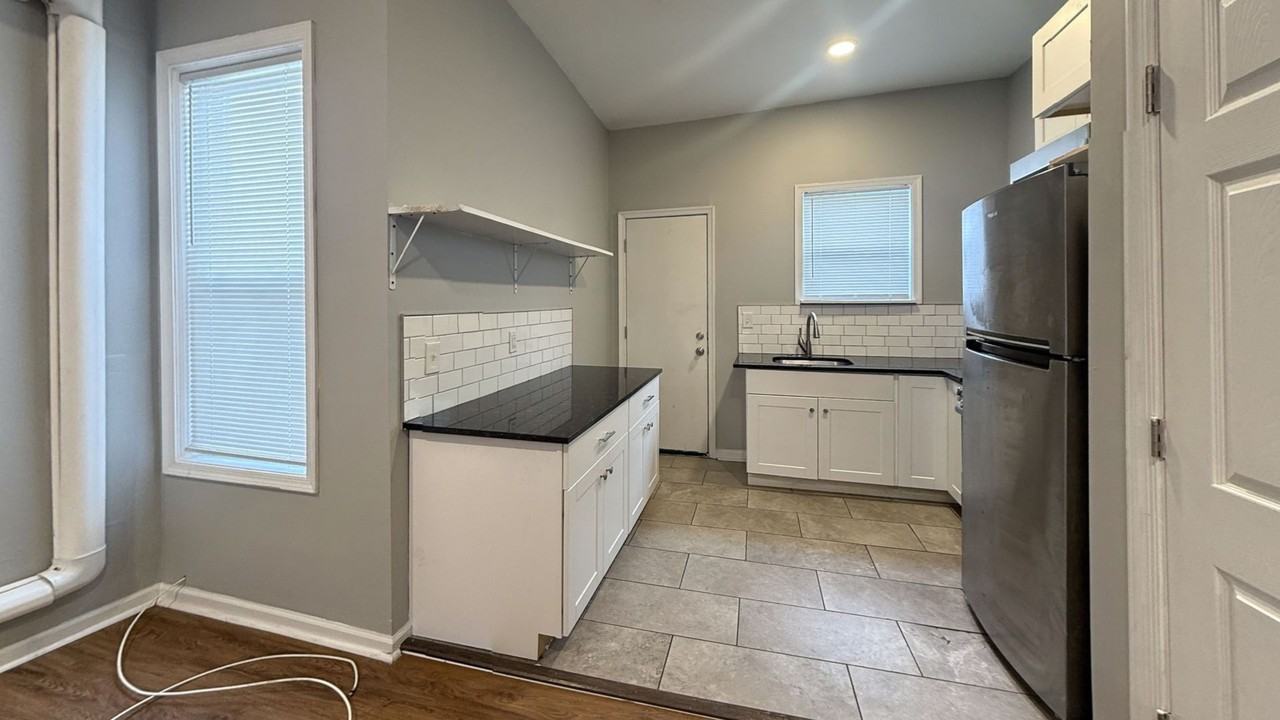 2233 N Cleveland St - Photo 6 of 18