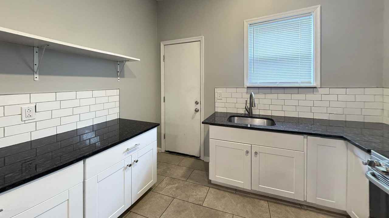 2233 N Cleveland St - Photo 7 of 18