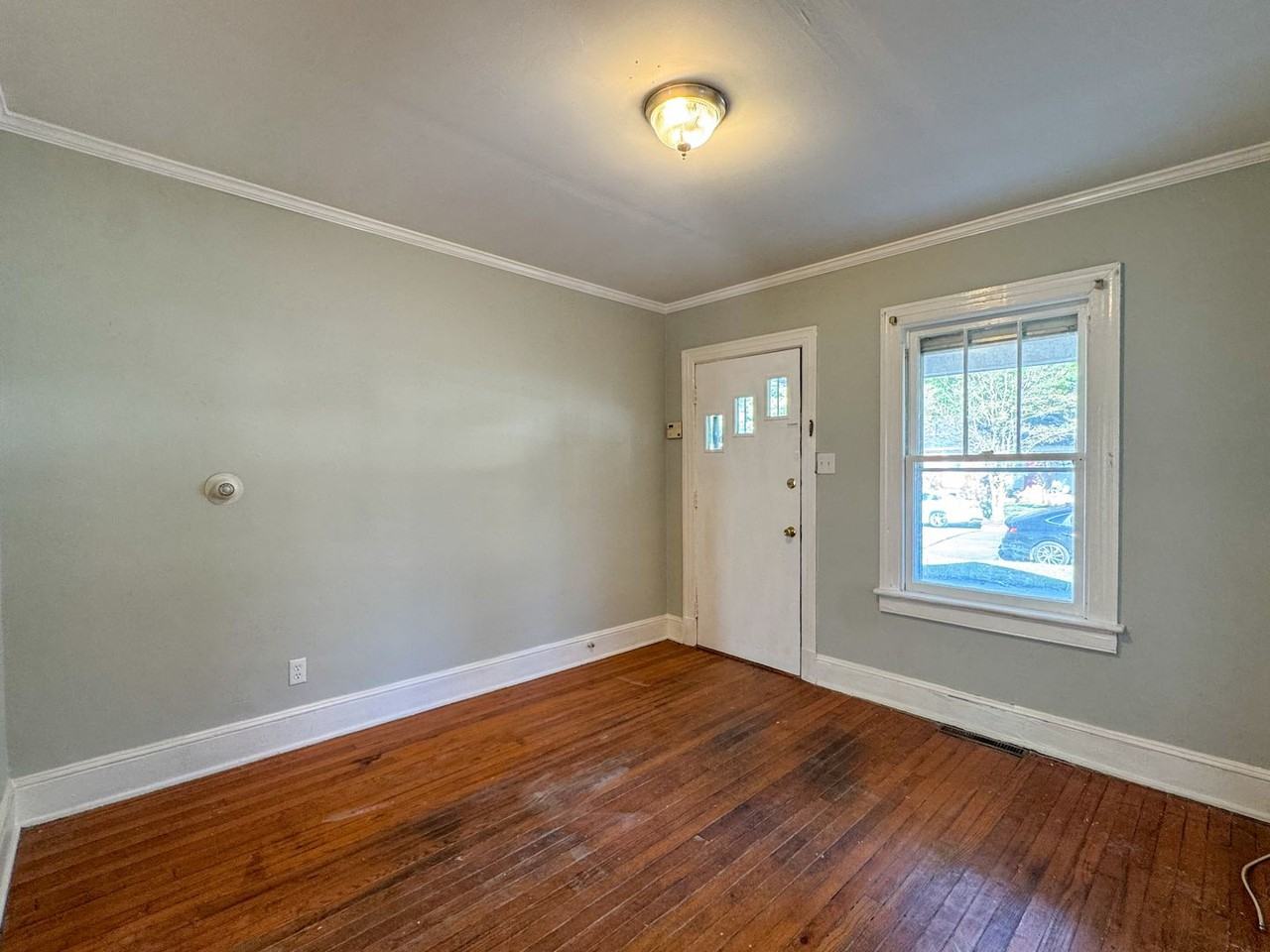 330 Summit St - Photo 6 of 30
