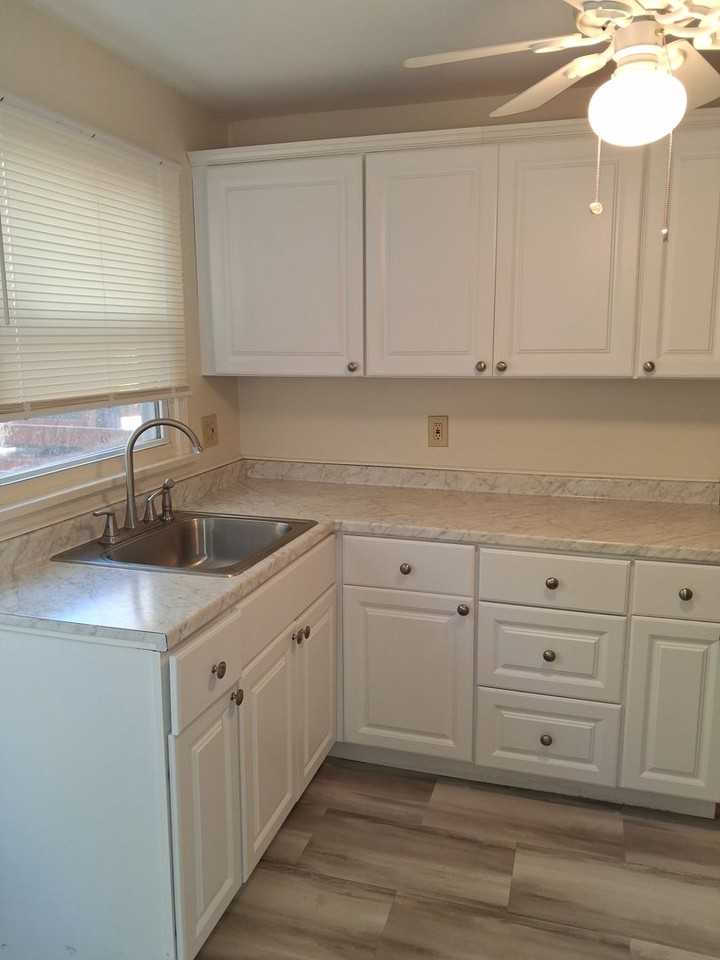 204 Roberts St - Photo 2 of 13