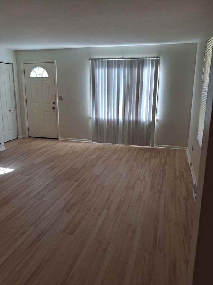 204 Roberts St - Photo 4 of 13