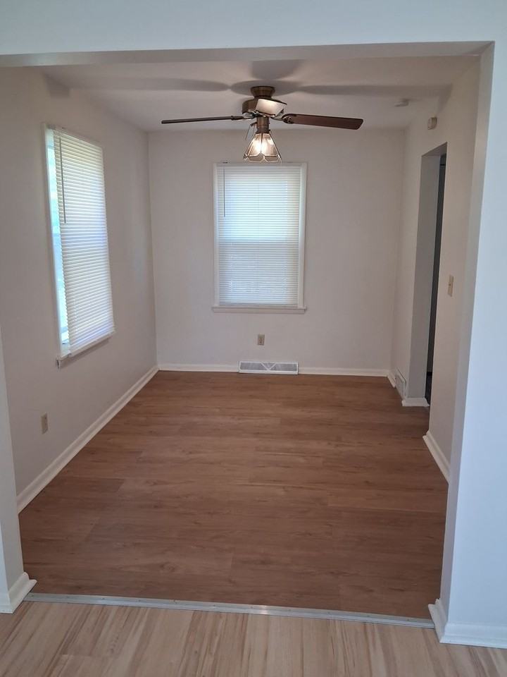 204 Roberts St - Photo 5 of 13