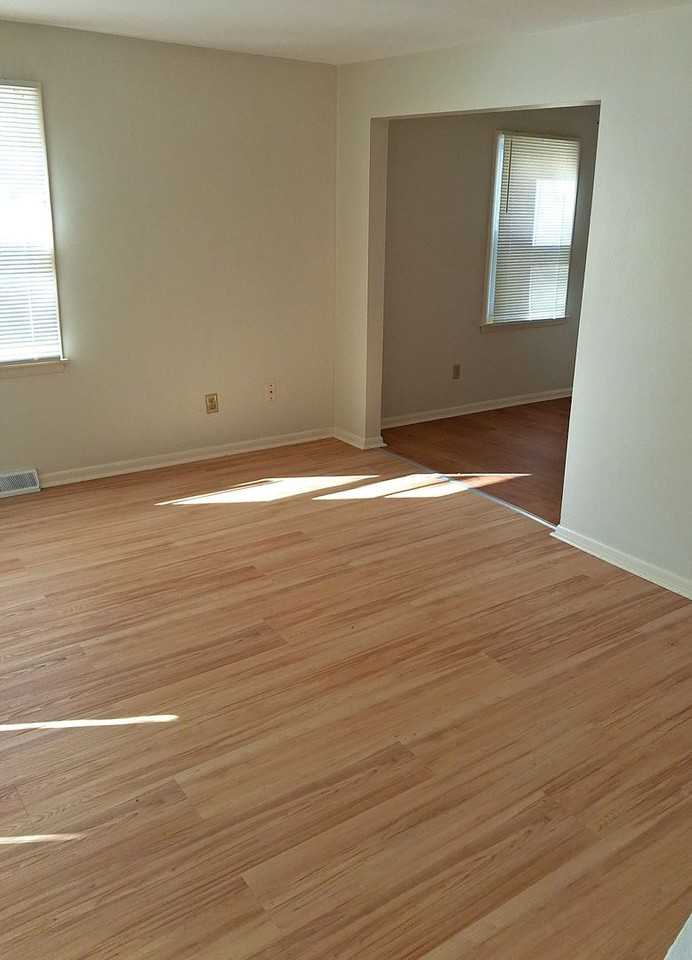 204 Roberts St - Photo 6 of 13