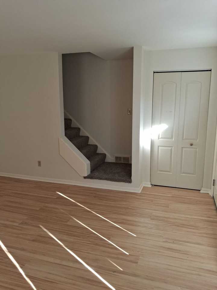 204 Roberts St - Photo 7 of 13