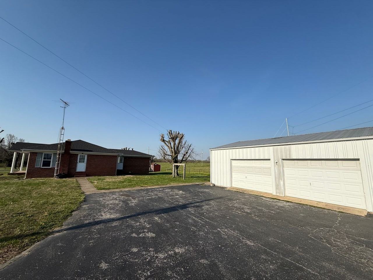5093 Cave Spring Rd - Photo 2 of 13