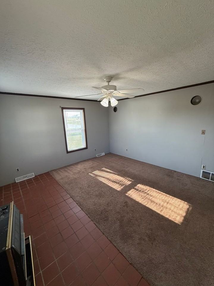 5093 Cave Spring Rd - Photo 4 of 13