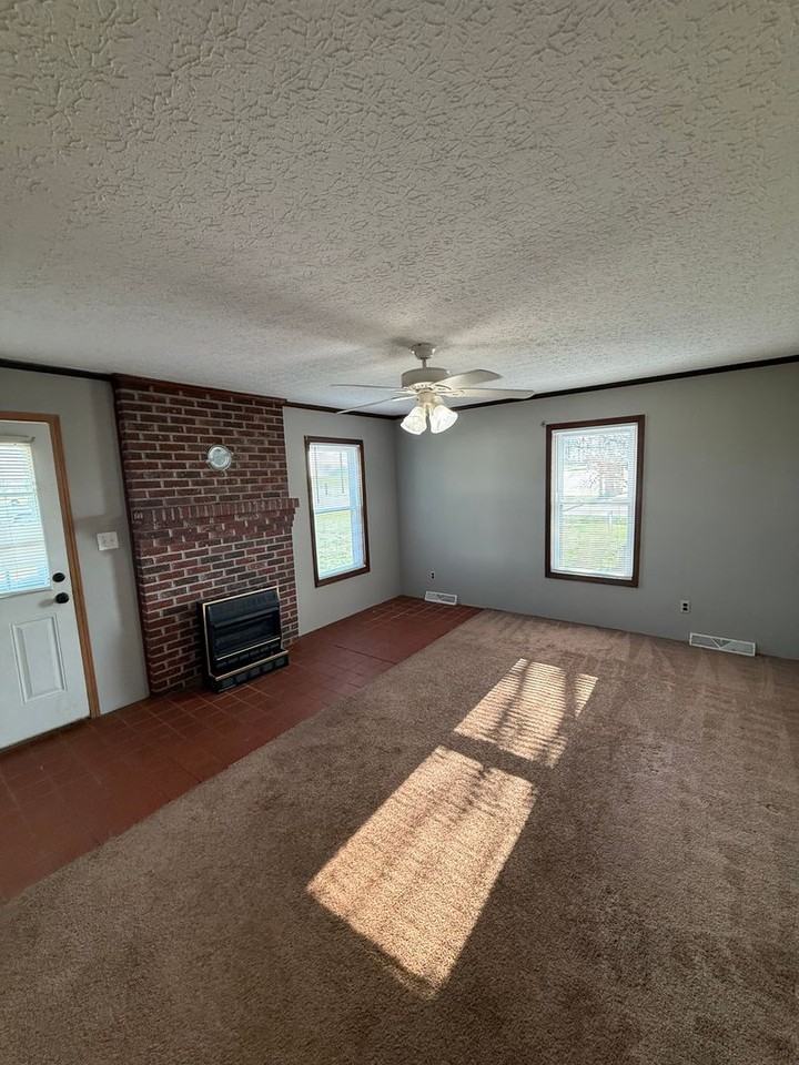 5093 Cave Spring Rd - Photo 5 of 13