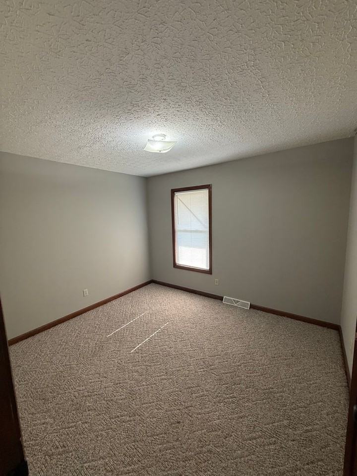 5093 Cave Spring Rd - Photo 6 of 13