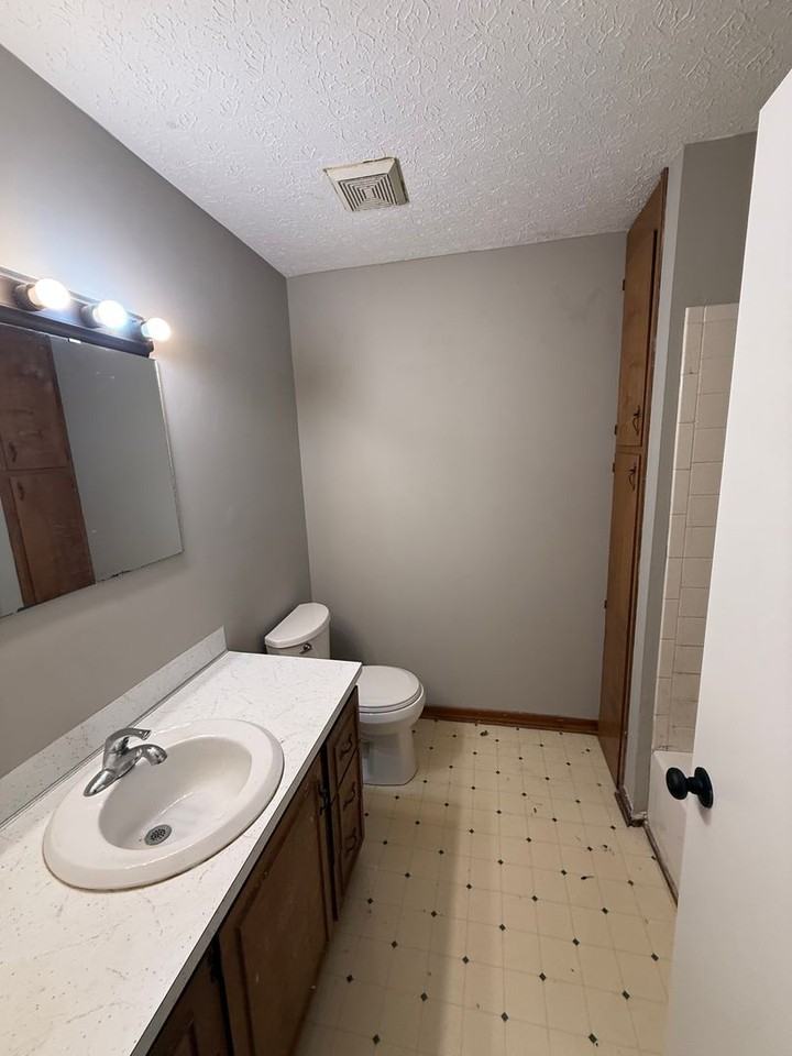 5093 Cave Spring Rd - Photo 7 of 13