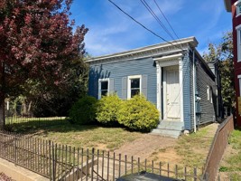 featured image of 323 E Oak St