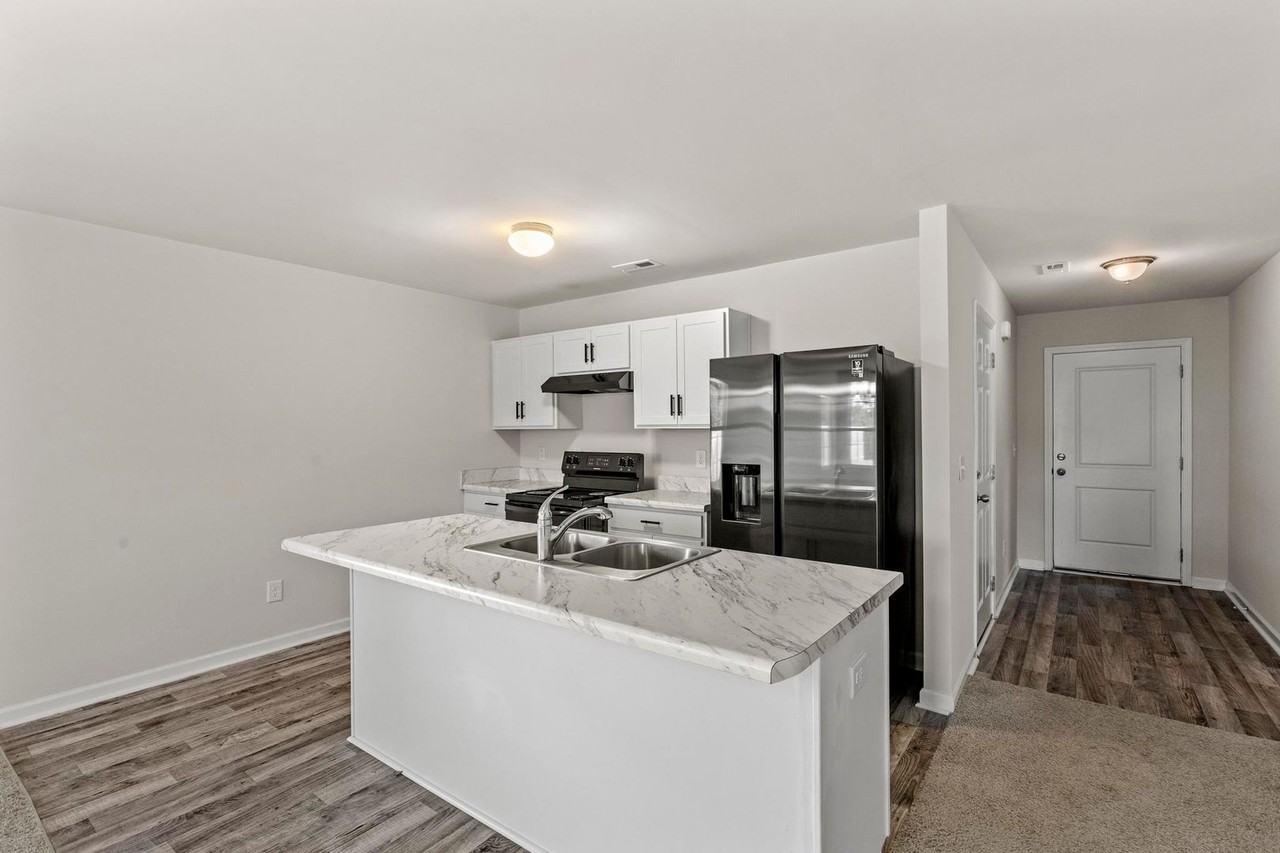 303 Range Cir - Photo 4 of 21