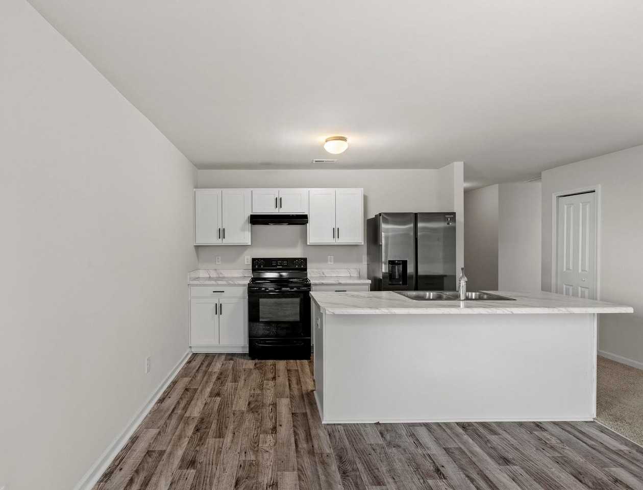 303 Range Cir - Photo 5 of 21