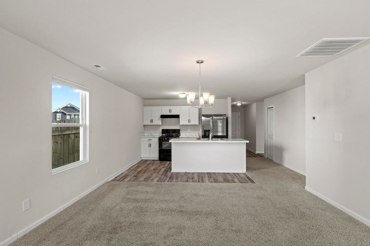 303 Range Cir - Photo 7 of 21