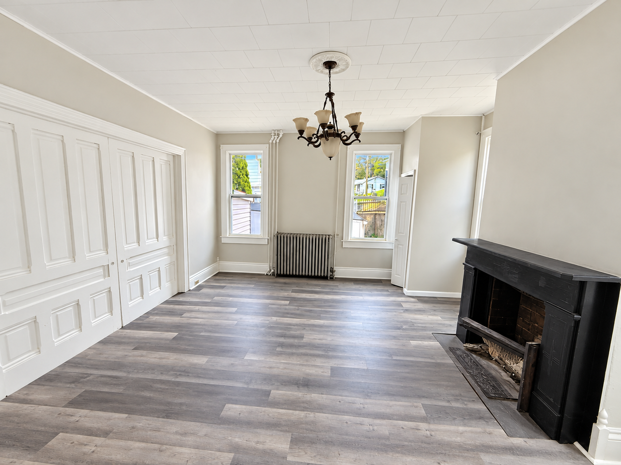 287 E Main St - Photo 3 of 11