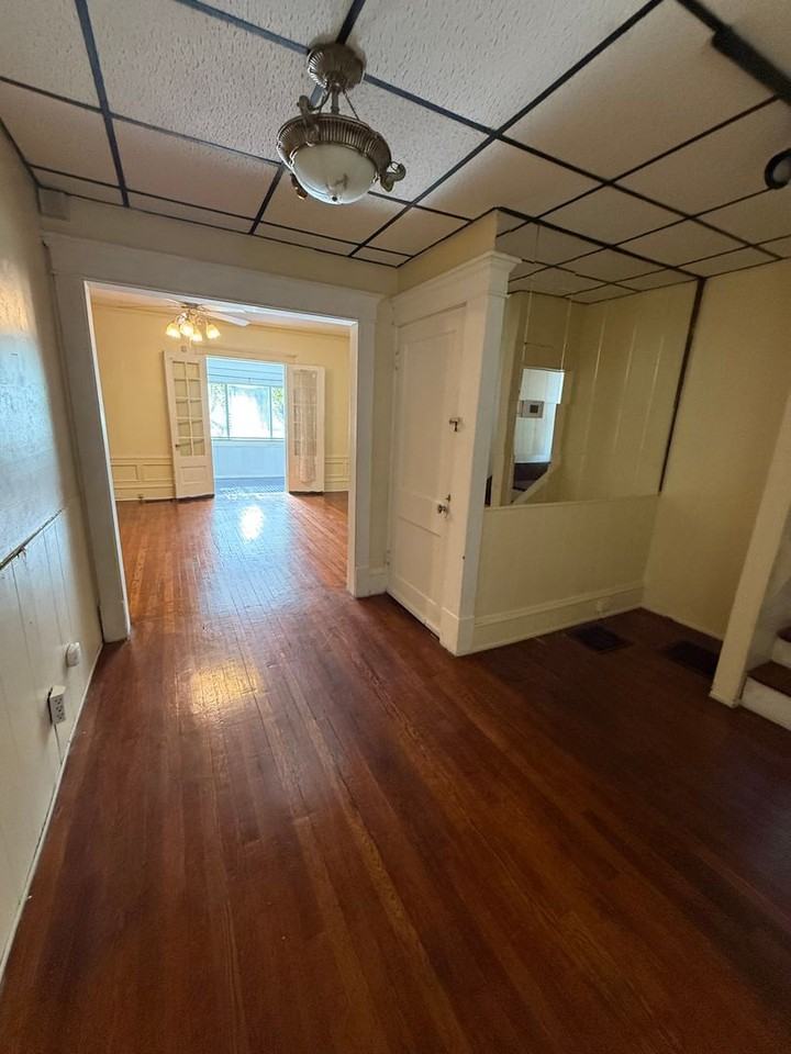 1566 Quarrier Street - Photo 3 of 20