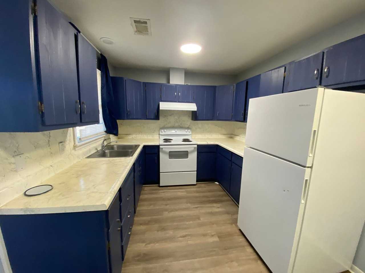 1714 Winston St - Photo 2 of 8