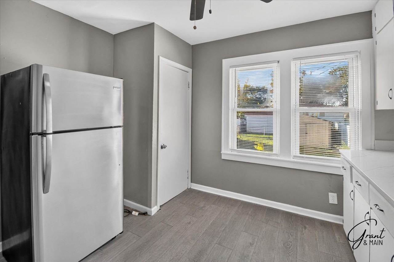 705 Cleophus Pkwy - Photo 4 of 23
