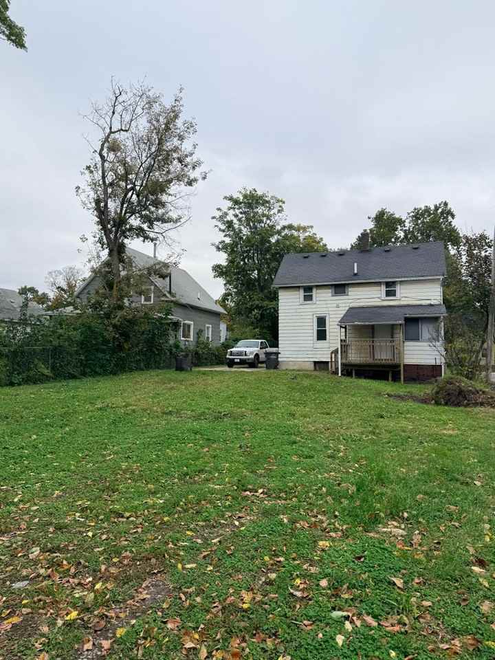 1319 E University Ave - Photo 3 of 23