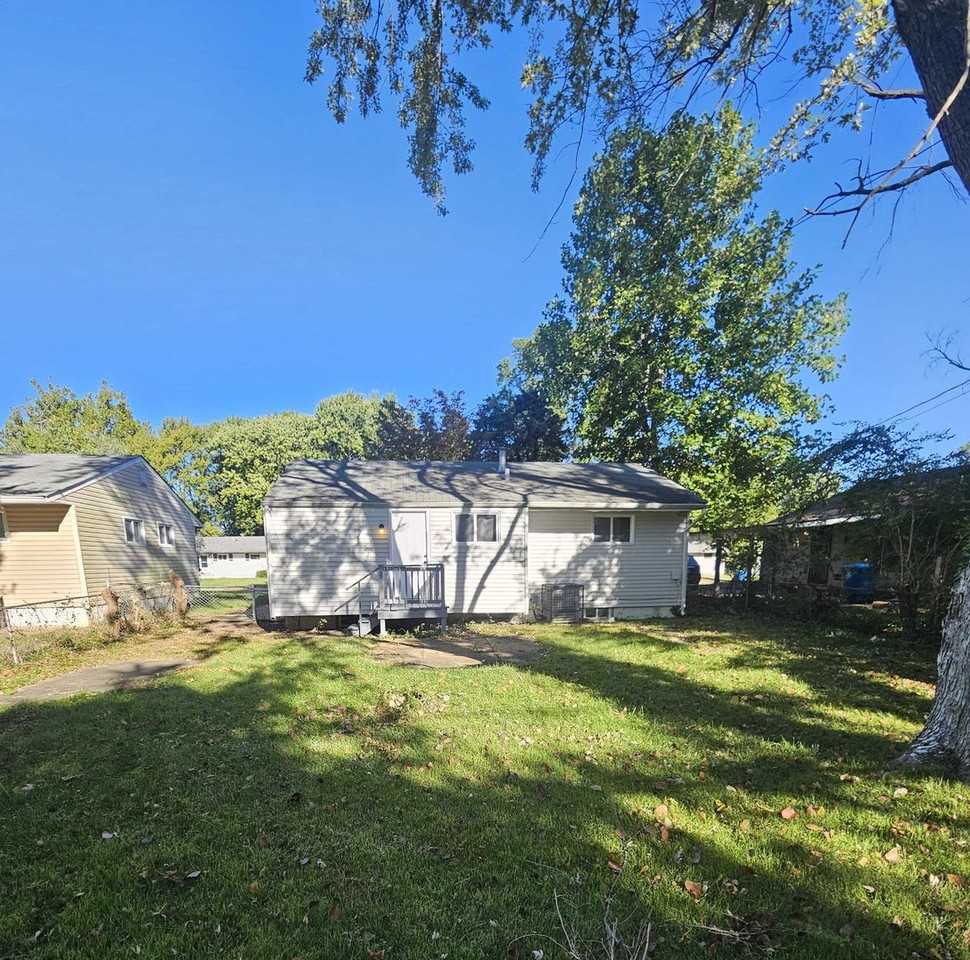 10568 Spring Garden Dr - Photo 2 of 10