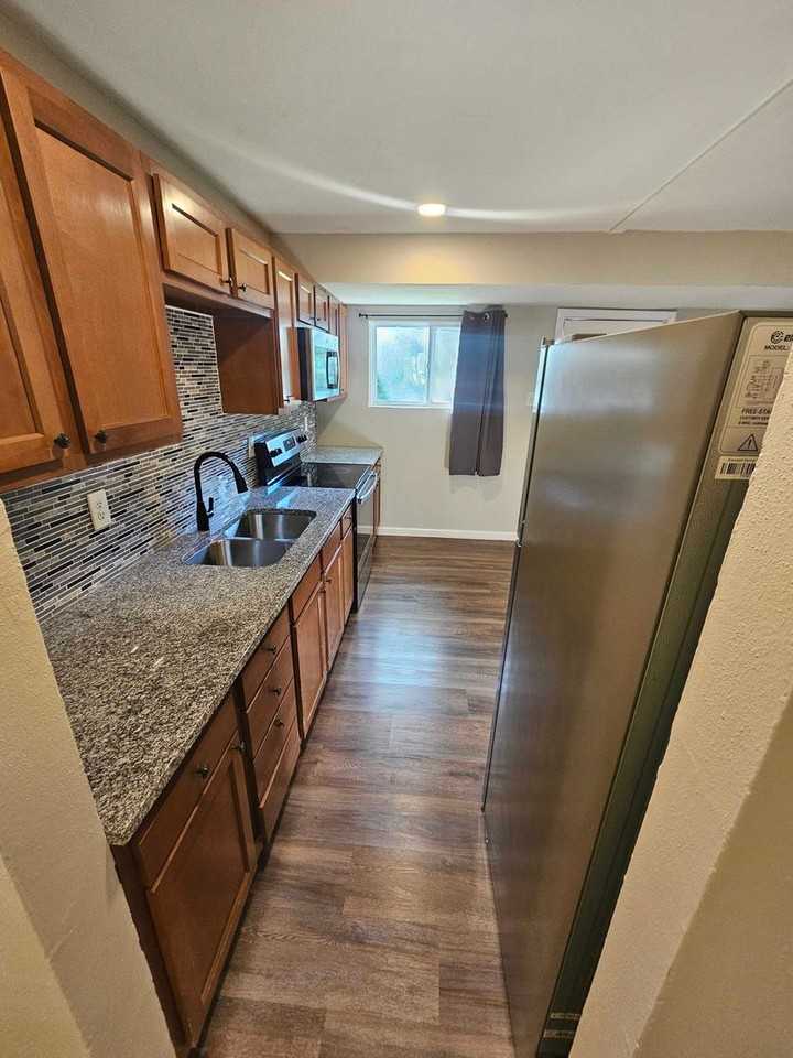 10568 Spring Garden Dr - Photo 4 of 10