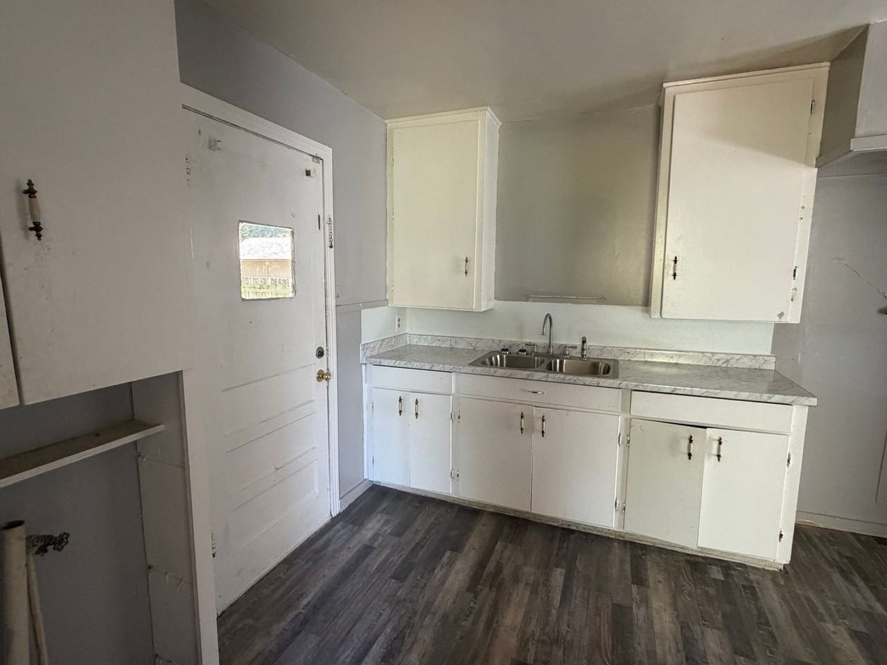 2820 Essex St - Photo 3 of 15