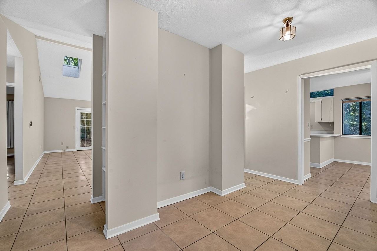 1134 Middleton Ct - Photo 4 of 30
