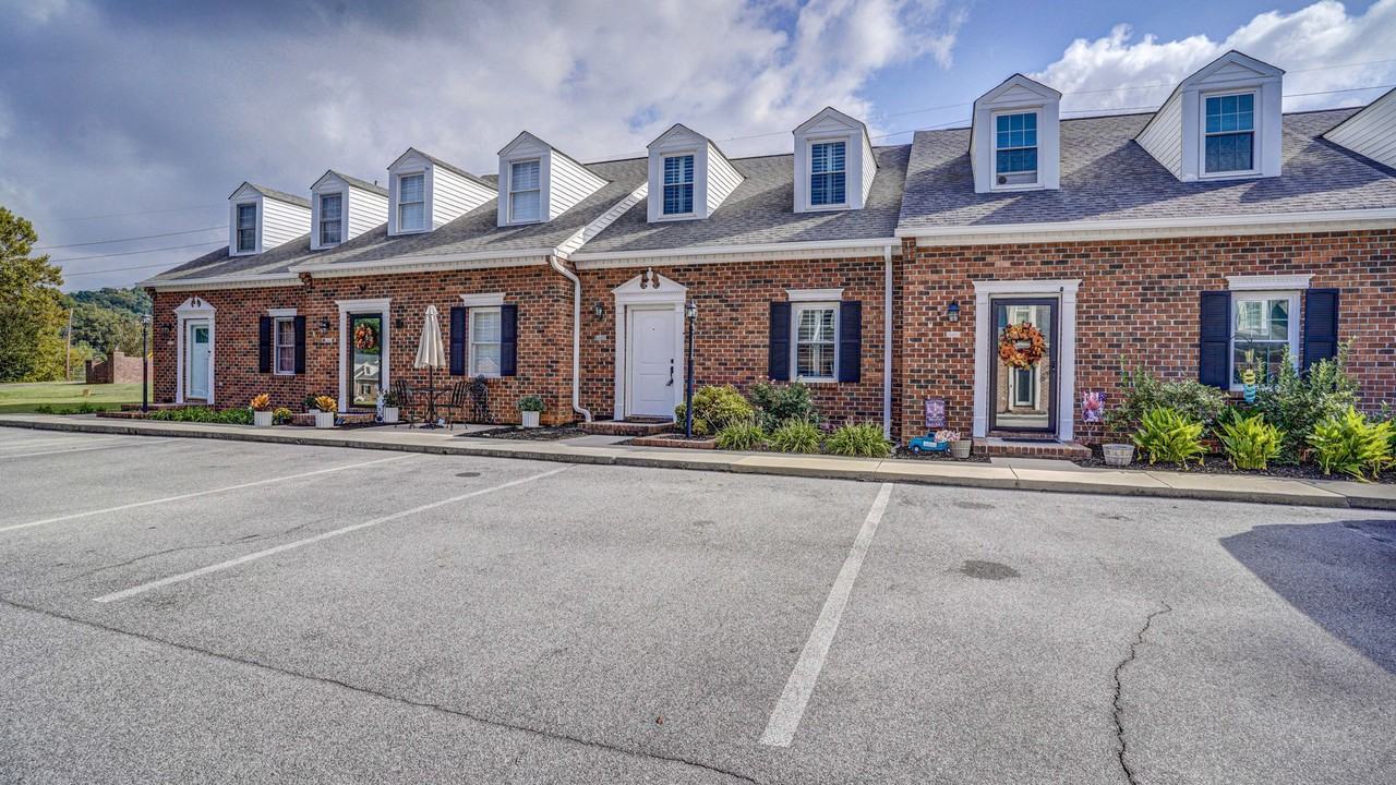 505 Hickory Rd - Photo 4 of 31