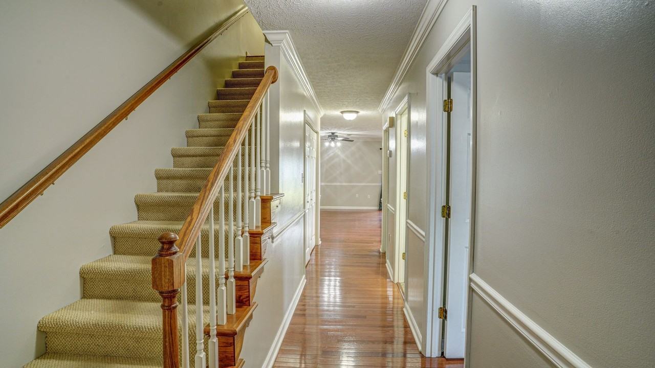 505 Hickory Rd - Photo 5 of 31