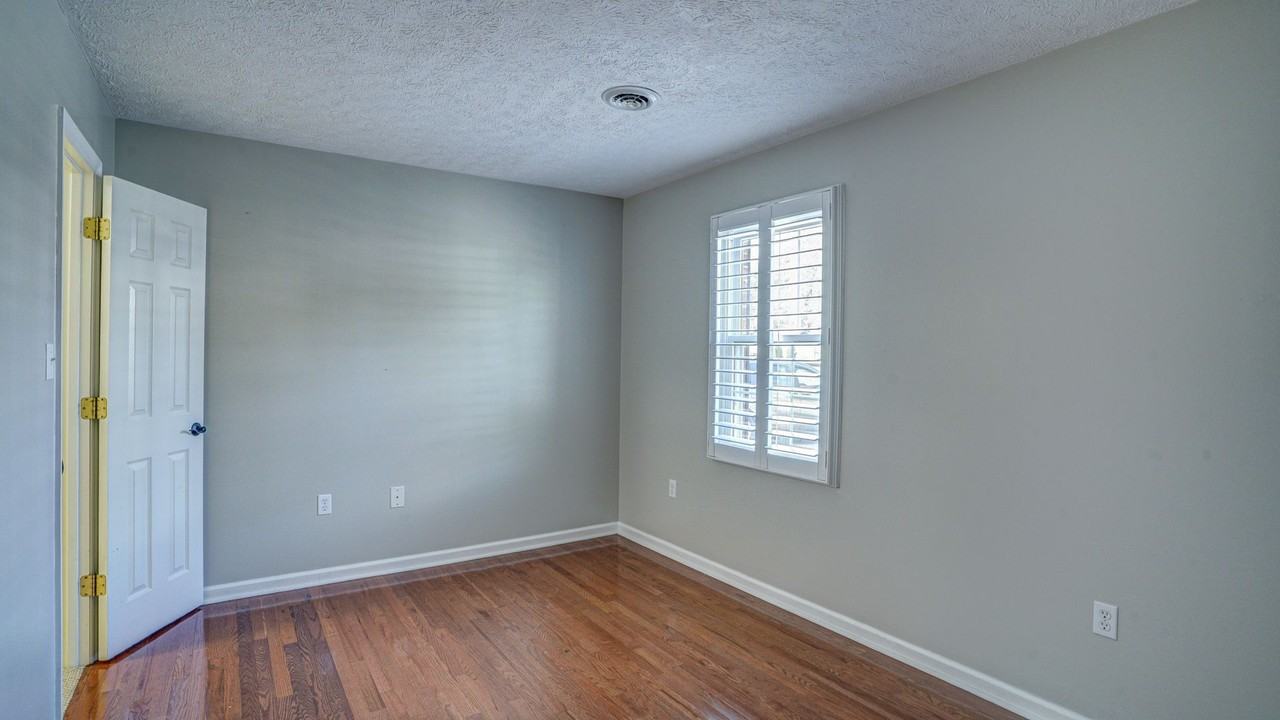 505 Hickory Rd - Photo 6 of 31