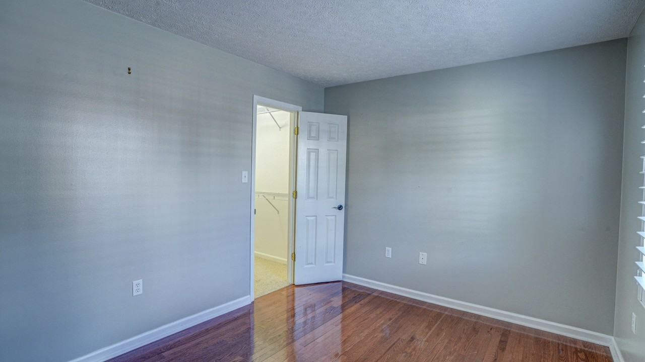 505 Hickory Rd - Photo 7 of 31