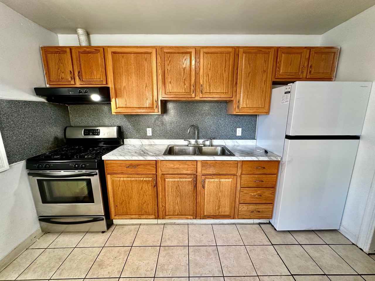 438 N 3rd St - Photo 5 of 20