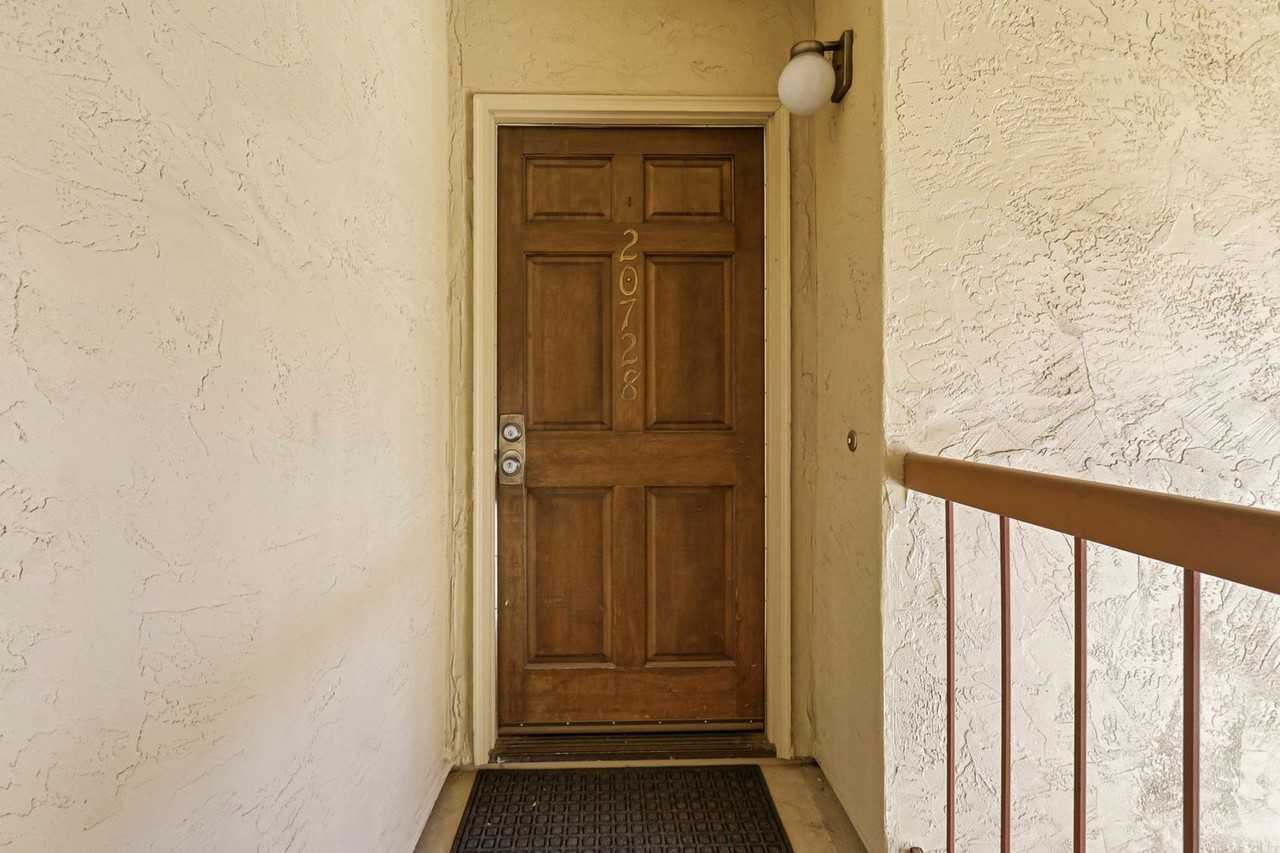 20728 Celeste Cir - Photo 4 of 37