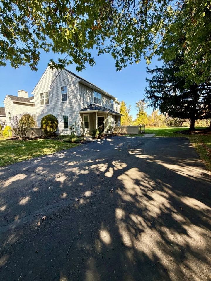 32 Everett Dr - Photo 2 of 29