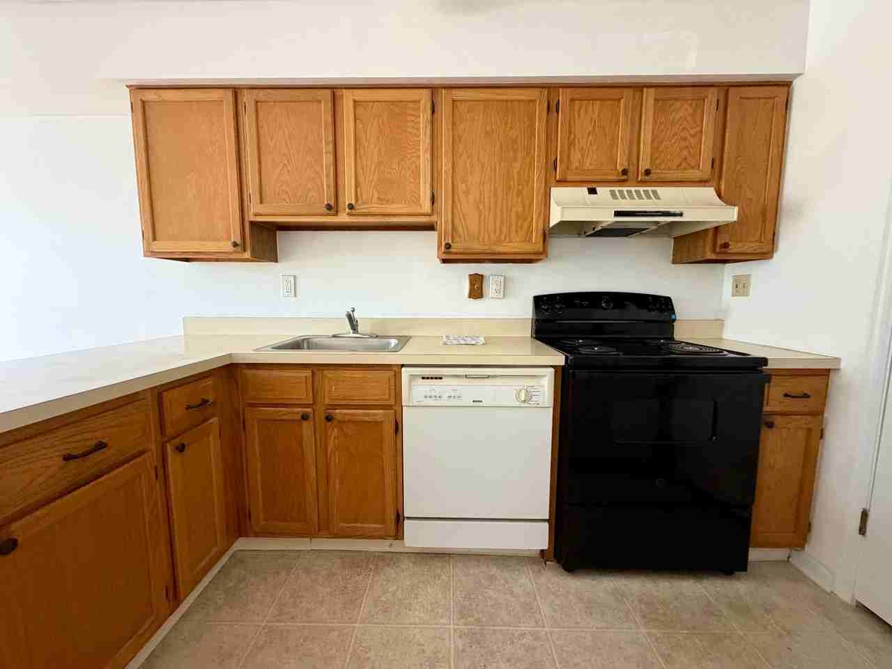 32 Everett Dr - Photo 3 of 29