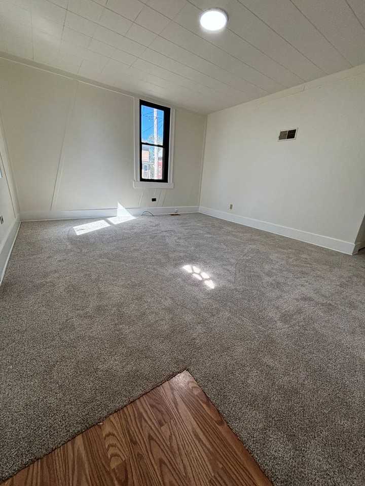 416 N Pennsylvania Ave - Photo 3 of 23