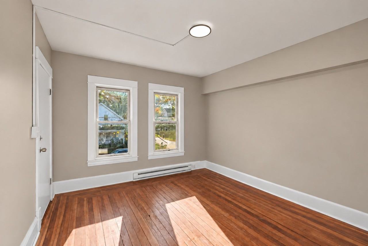 158 Narragansett Blvd - Photo 2 of 22