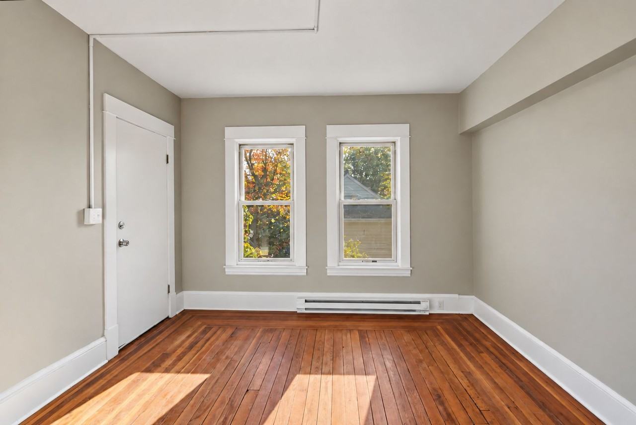 158 Narragansett Blvd - Photo 3 of 22