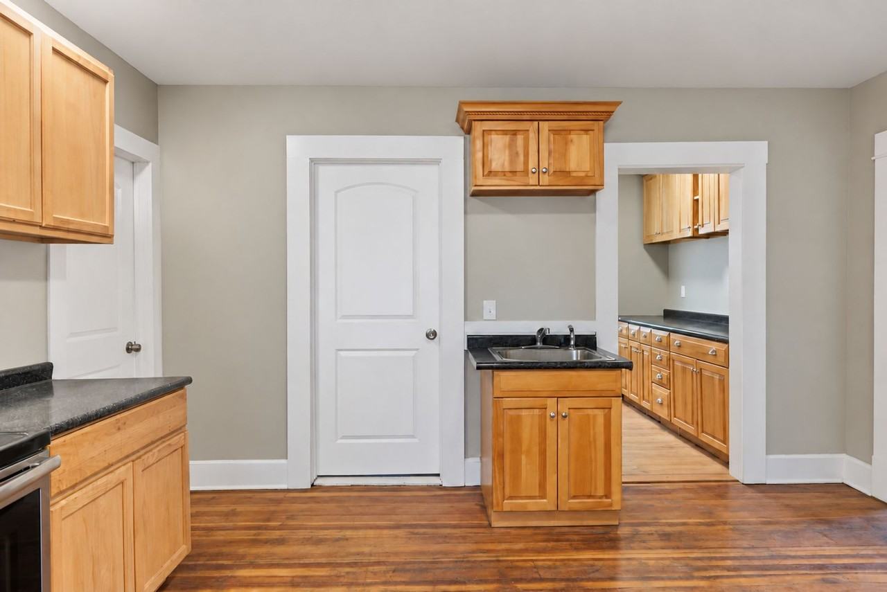 158 Narragansett Blvd - Photo 5 of 22