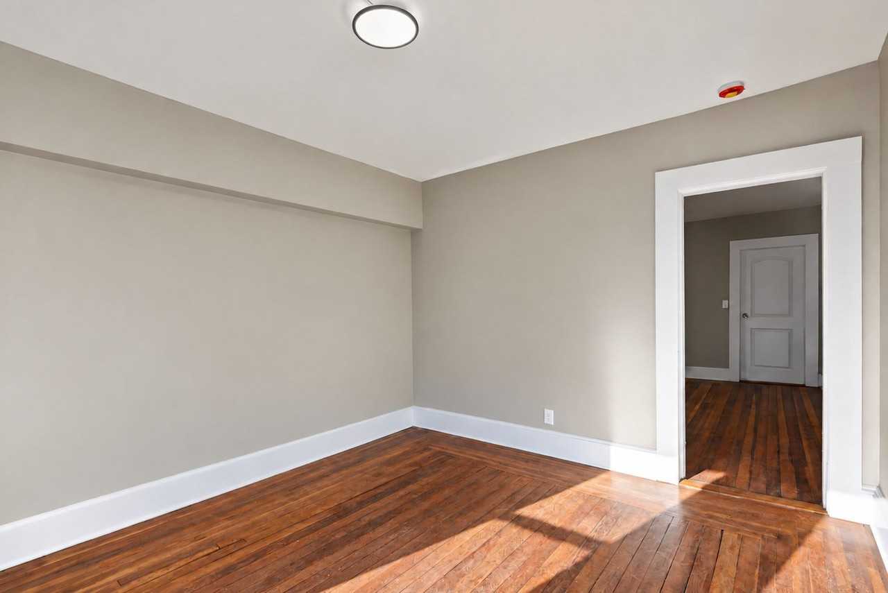 158 Narragansett Blvd - Photo 7 of 22