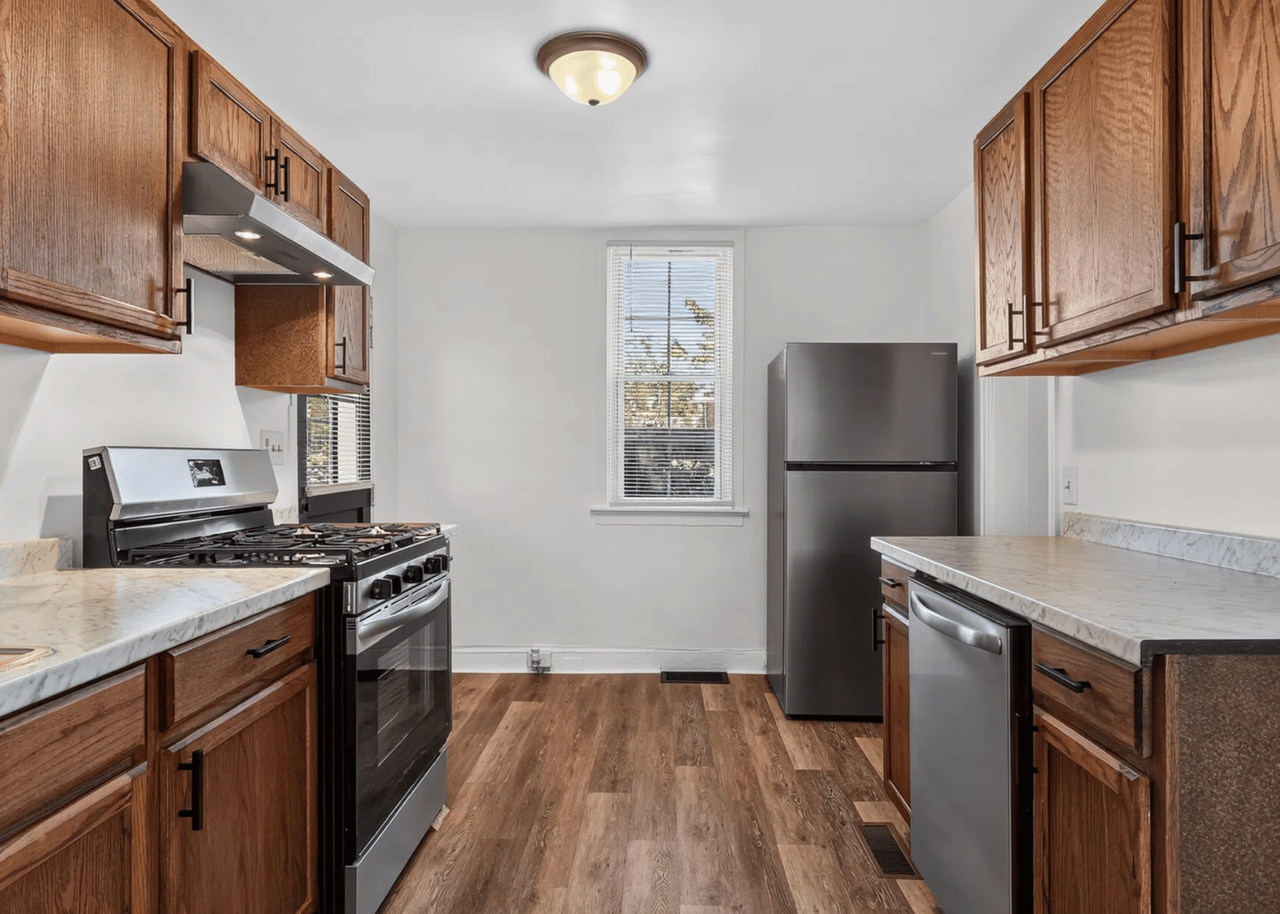 502 State St - Photo 2 of 10