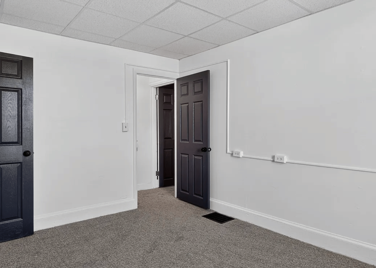 502 State St - Photo 4 of 10